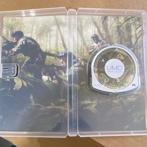 PSP SOCOM Tactical strike video game & PSP Domino UMD movie. - Picture 3 of 6